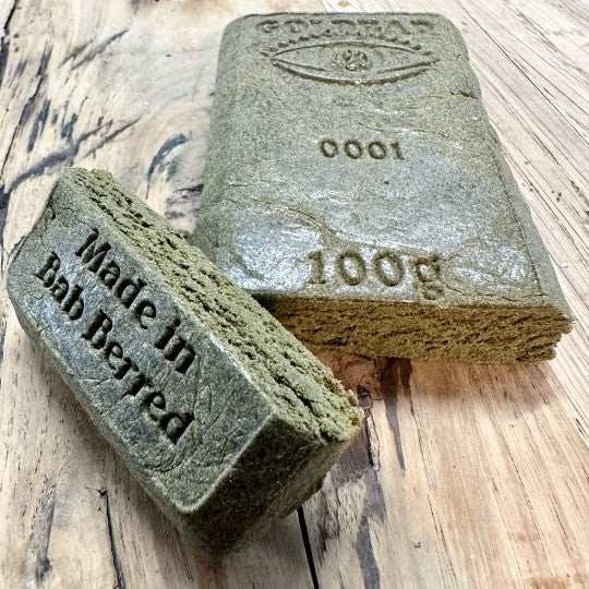 Résine Bad Berred CBD GoldBar 420 – texture raffinée et arômes puissants, disponible chez Herbeevor pour une expérience authentique.